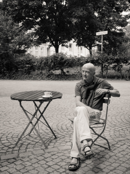 Foto von Paul Stammeier an einem Cafétisch